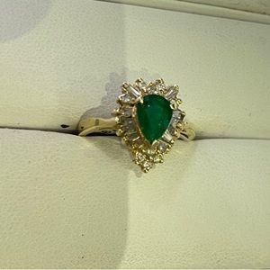Emerald 14ct yellow gold diamond tear drop/pear shaped ring